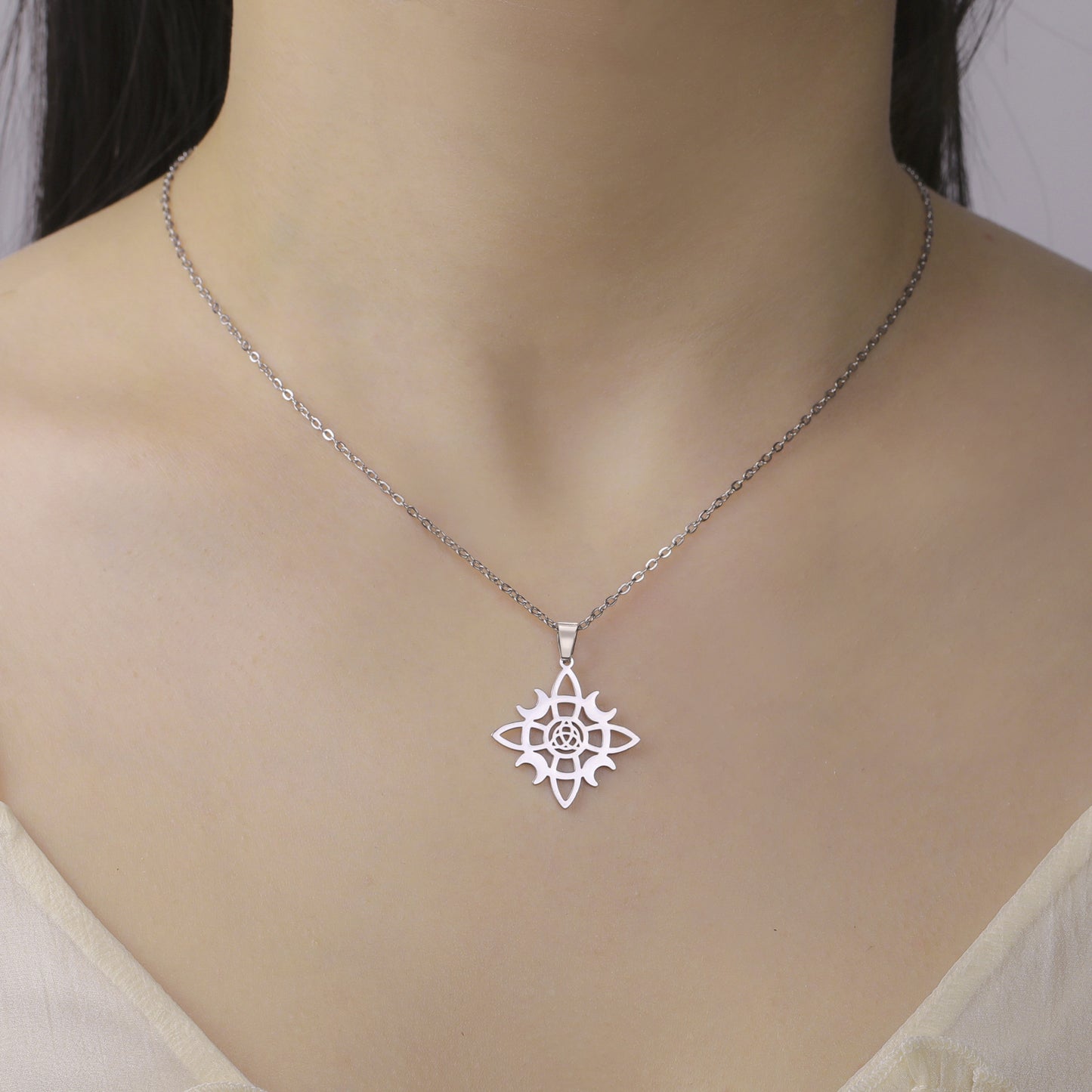 Collar Talismán "Estrella Mística y Nudos de Luna"